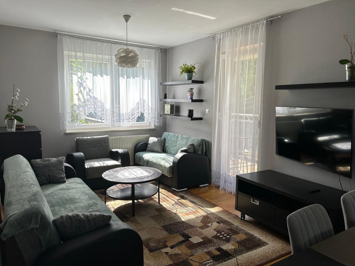 Apartamento Quiet Enclave Near The Airport Breslavia Exterior foto